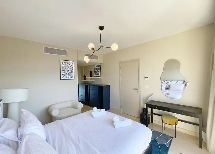Snazzy 1bdr W Rooftop Mangroovy Free Pool & Access Апартаменты