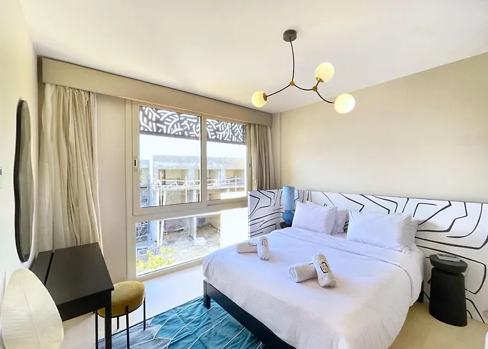 Snazzy 1bdr W Rooftop Mangroovy Free Pool & Access