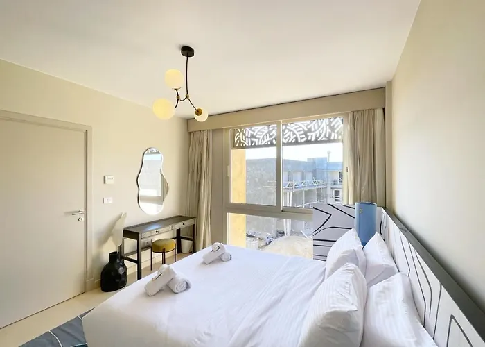 Snazzy 1bdr W Rooftop Mangroovy Free Pool & Access *