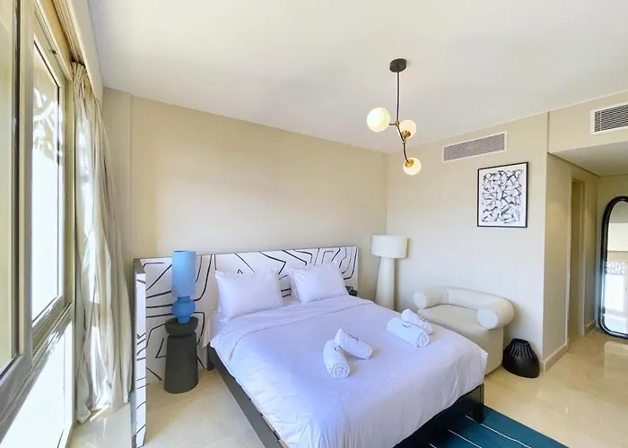 Snazzy 1bdr W Rooftop Mangroovy Free Pool & Access Apartman